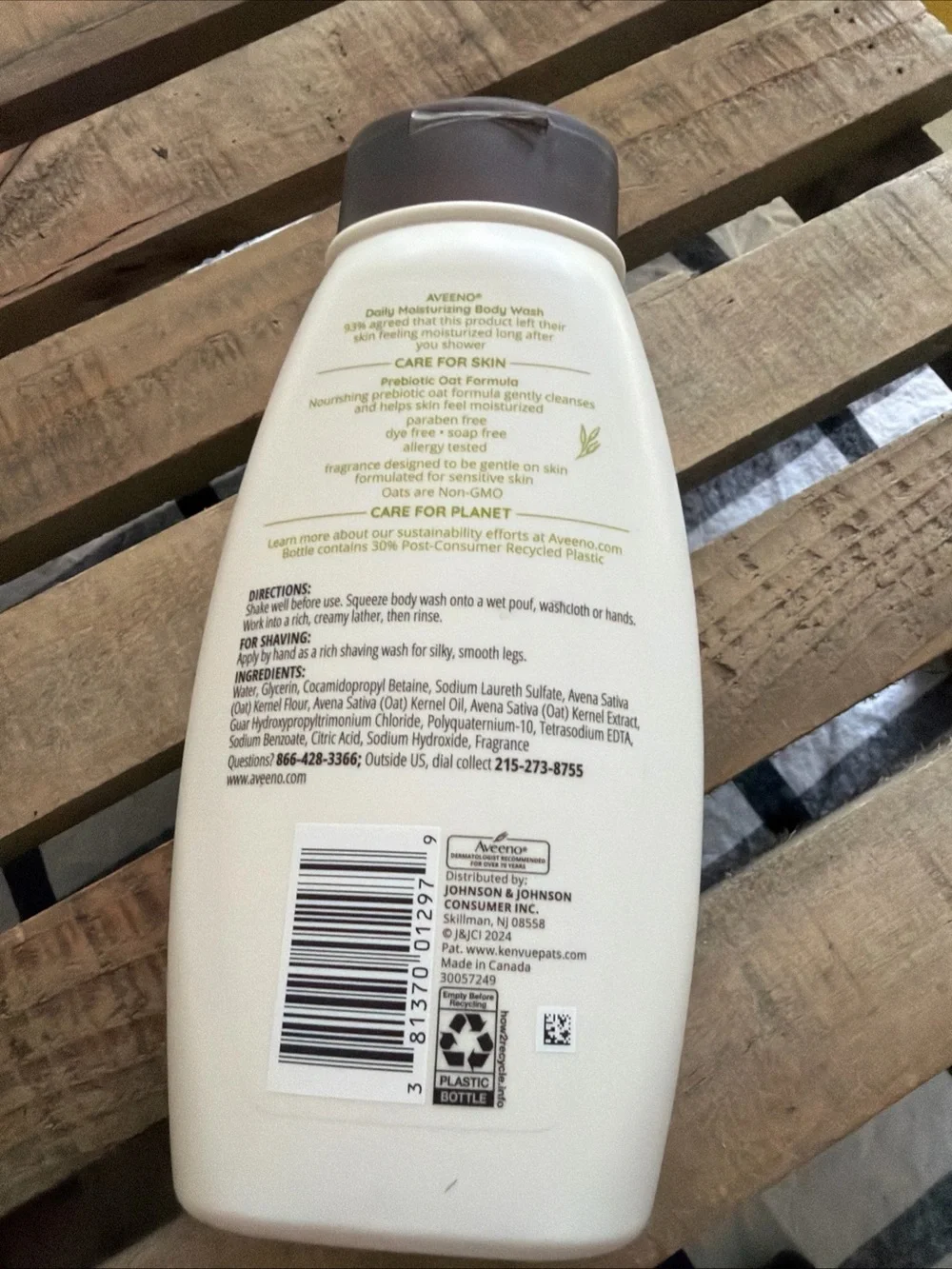 Aveeno Daily Moisturizing Lotion & Body Wash Set - White